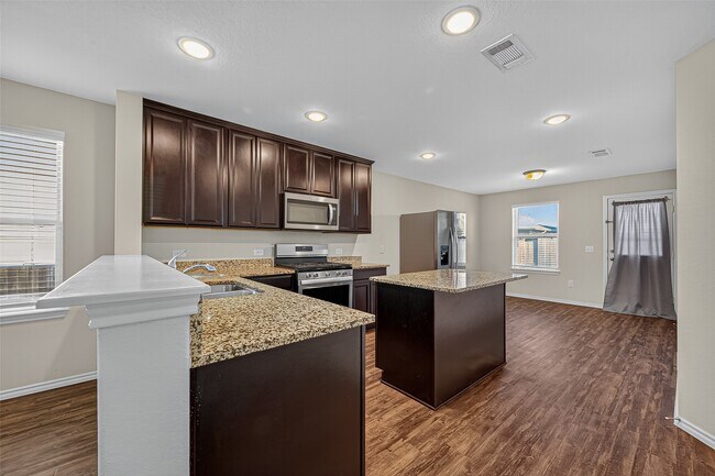 Building Photo - 1830 Cormorant Cres