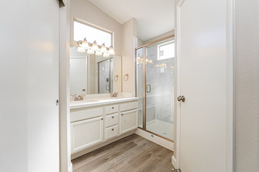Building Photo - 3639 Covewick Dr