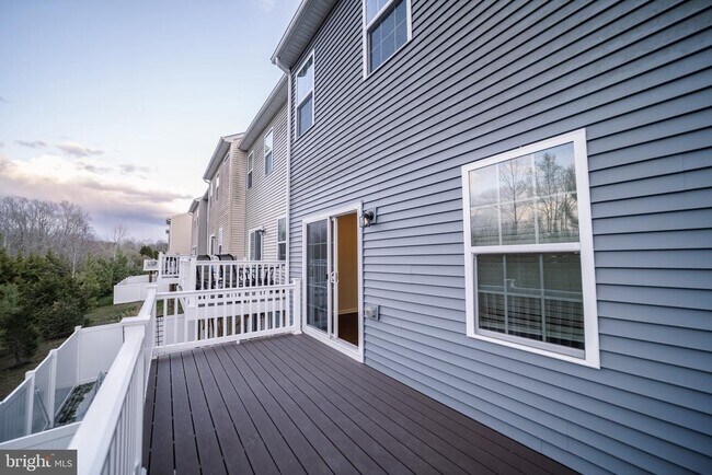 Building Photo - 9816 Cedarmass Cir