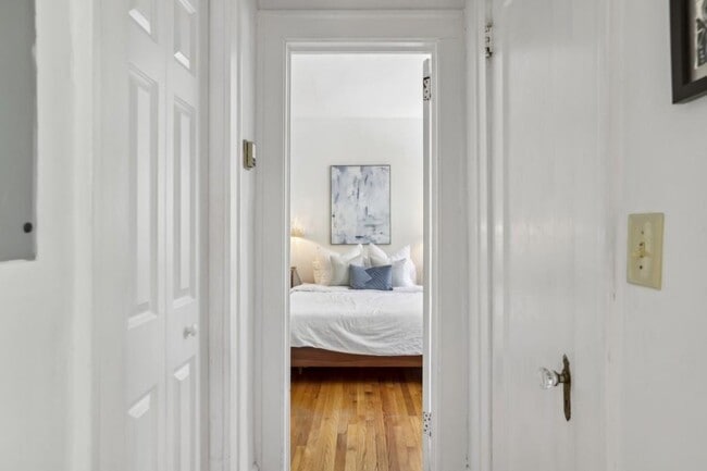 Building Photo - 70 Sheridan Dr NE