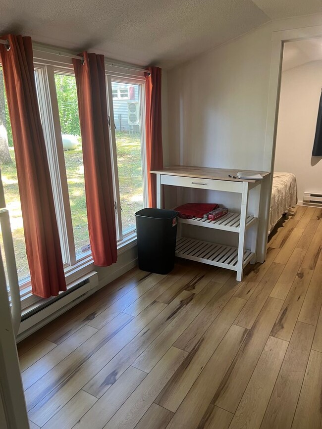 Building Photo - Great location with deeded access to Bauneg Beg Pond