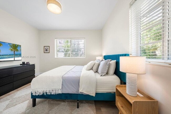 Building Photo - 1471 Lincoln Terrace