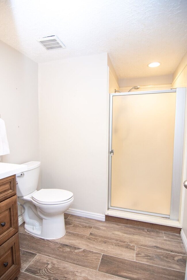 Building Photo - Ridgewood Condo 1 Bed Apartment W/ Pool & Clubhouse!