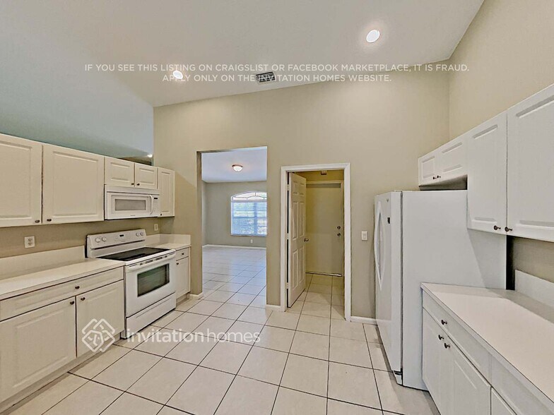 Building Photo - 13750 Lilac Pl