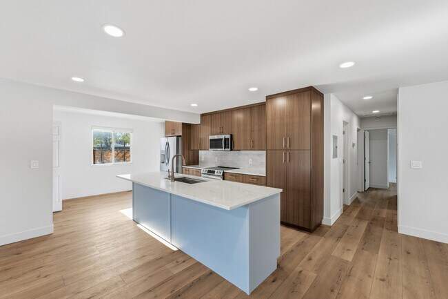 Building Photo - 1153 Buccaneer Dr