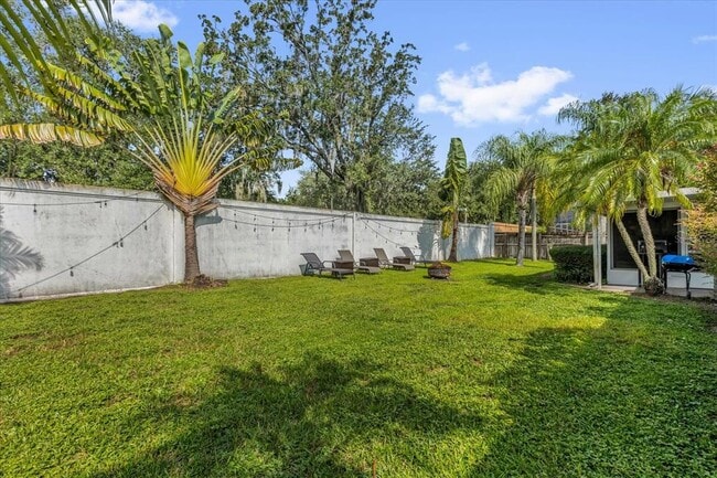 Building Photo - 5012 The Oaks Cir