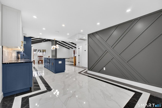 Building Photo - 6 Brighton St