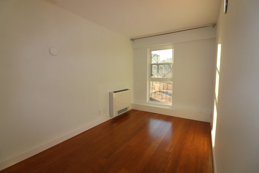 Building Photo - 131 Sewall Ave