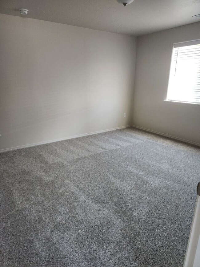 Building Photo - Beautiful brand new 3 bed 2 bath home in the Shadow Glenn Subdivision, just off Linden and Middle...