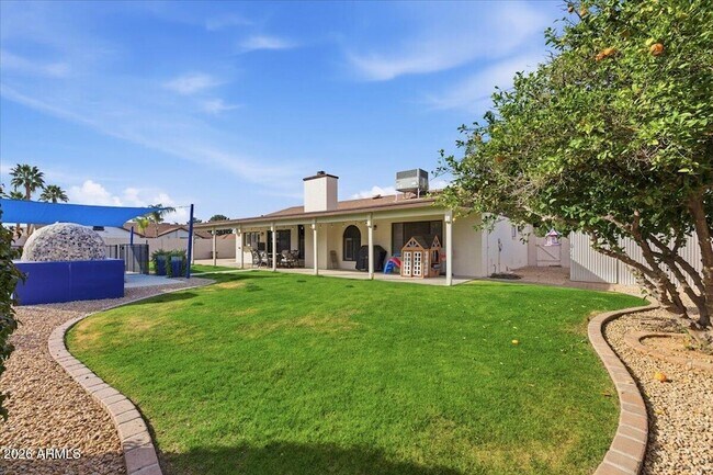 Building Photo - 6101 E Greenway Ln