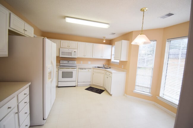 Building Photo - 104 Summit Ridge Cir