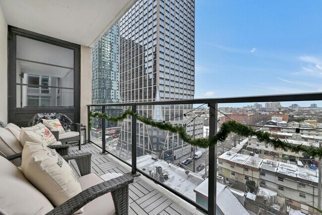 Building Photo - 160 1st St