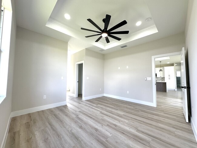 Building Photo - 3208 7th St W