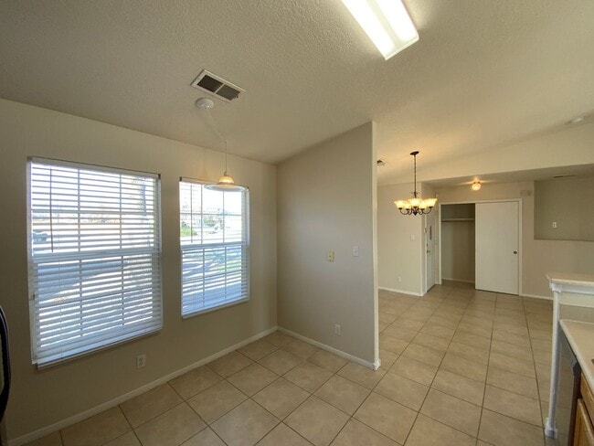 Building Photo - 3 Bedroom Single Story Home Available Near Unser Blvd NE & King Blvd NE!