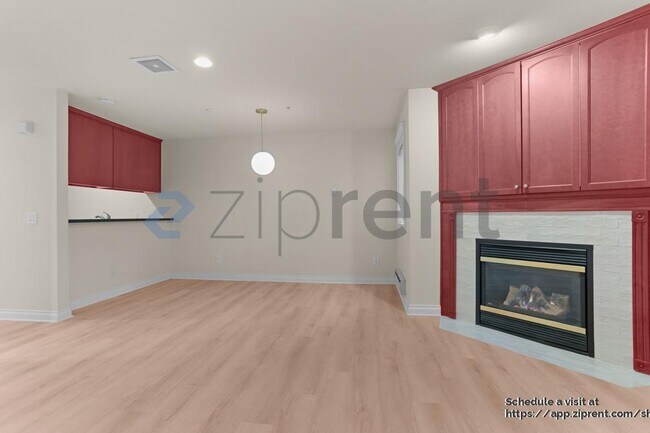 Building Photo - 717 E Denny Way