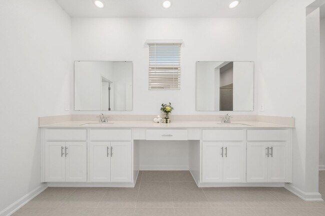 Building Photo - 3 Bedrrom 2 bathroom + Office-Brand-New Luxury Living in Rivington – DeBary, FL