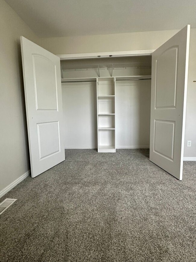 Building Photo - 2-Bedroom Townhome with Central AC and Covered Parking