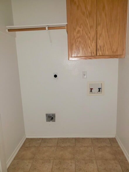 Building Photo - 2810 Ashley Dr