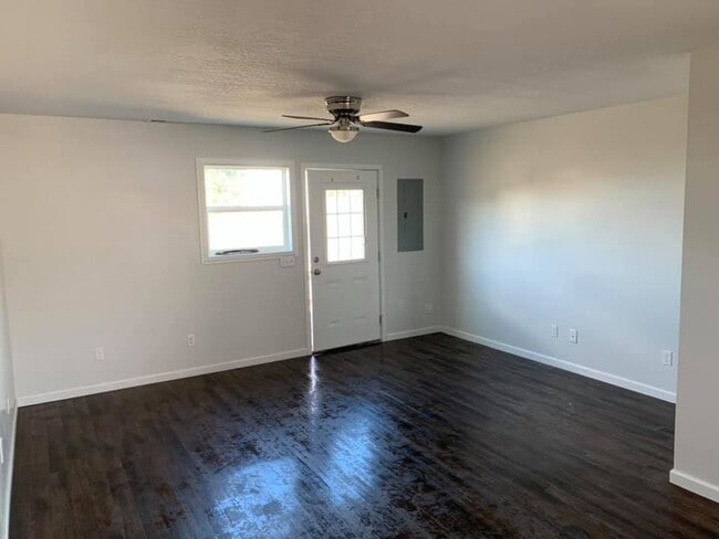 Building Photo - Laurel Flats LLC.