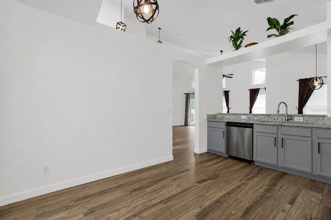 Building Photo - 204 Gleneagles Dr