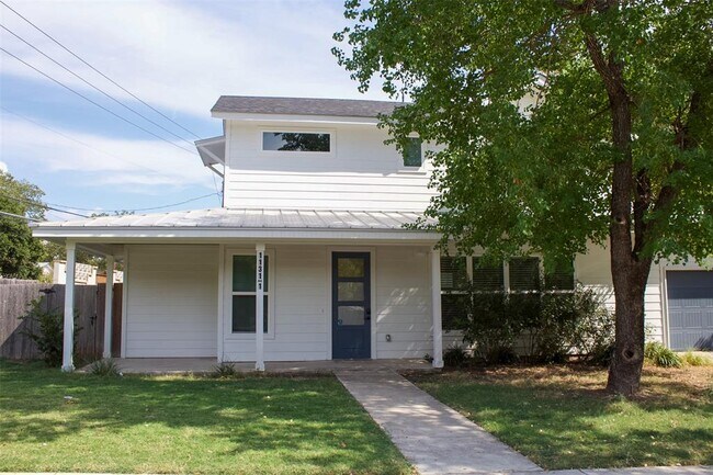 Primary Photo - 1131 Omega Ave
