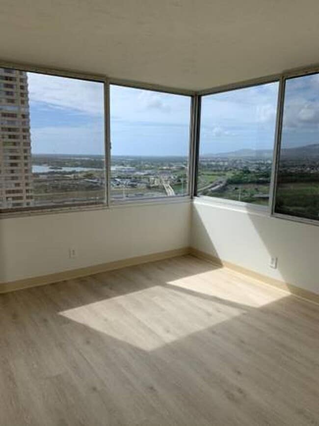 Building Photo - Great Location and Great Amenities!