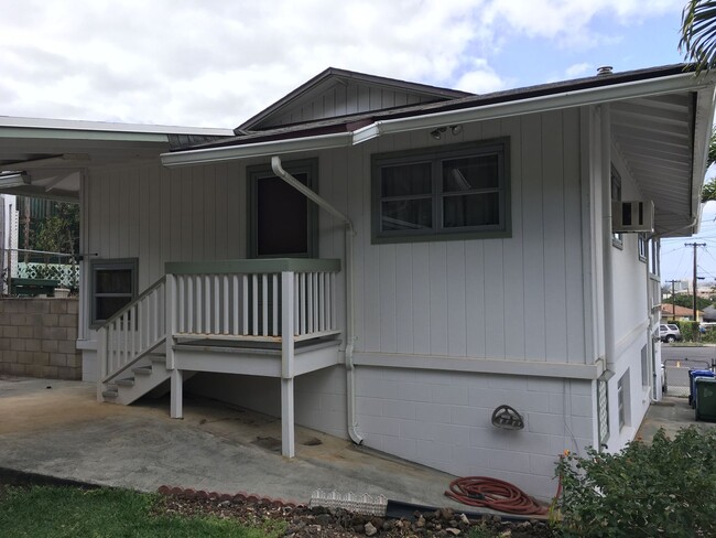Primary Photo - 1703 Puowaina Dr
