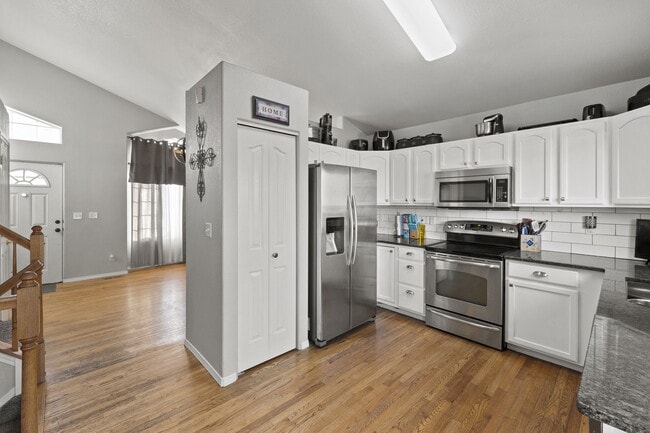 Building Photo - 7038 Ancestra Dr