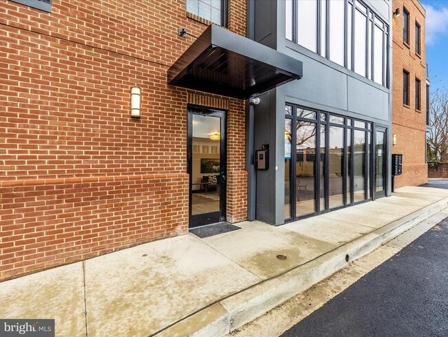 Building Photo - 210 E 2nd St