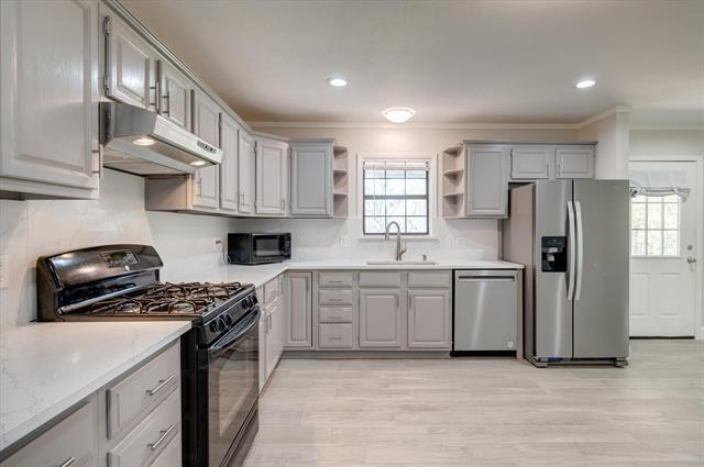 Building Photo - 304 Oak Dr