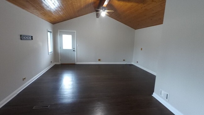 Building Photo - 22940 N Prairie Ln