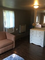 Building Photo - 1104 Oak St