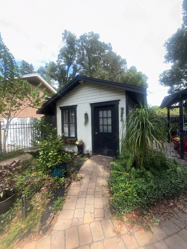 Building Photo - 407 Shine Ave