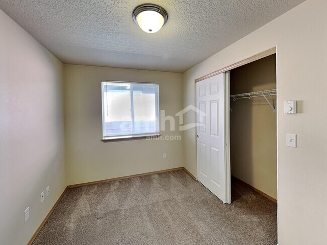 Building Photo - 467 Whitney Dr