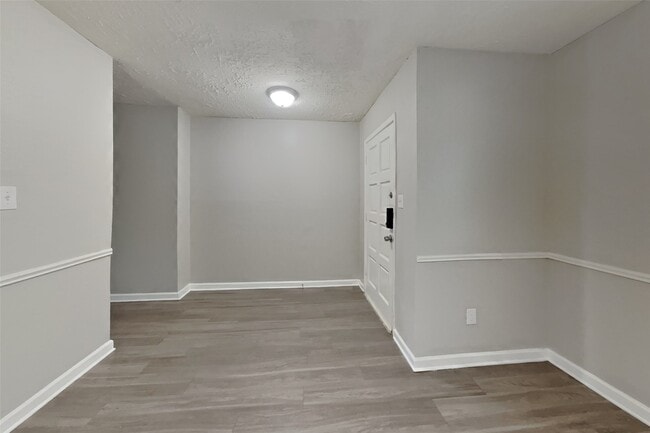 Building Photo - 14227 Bella Dr