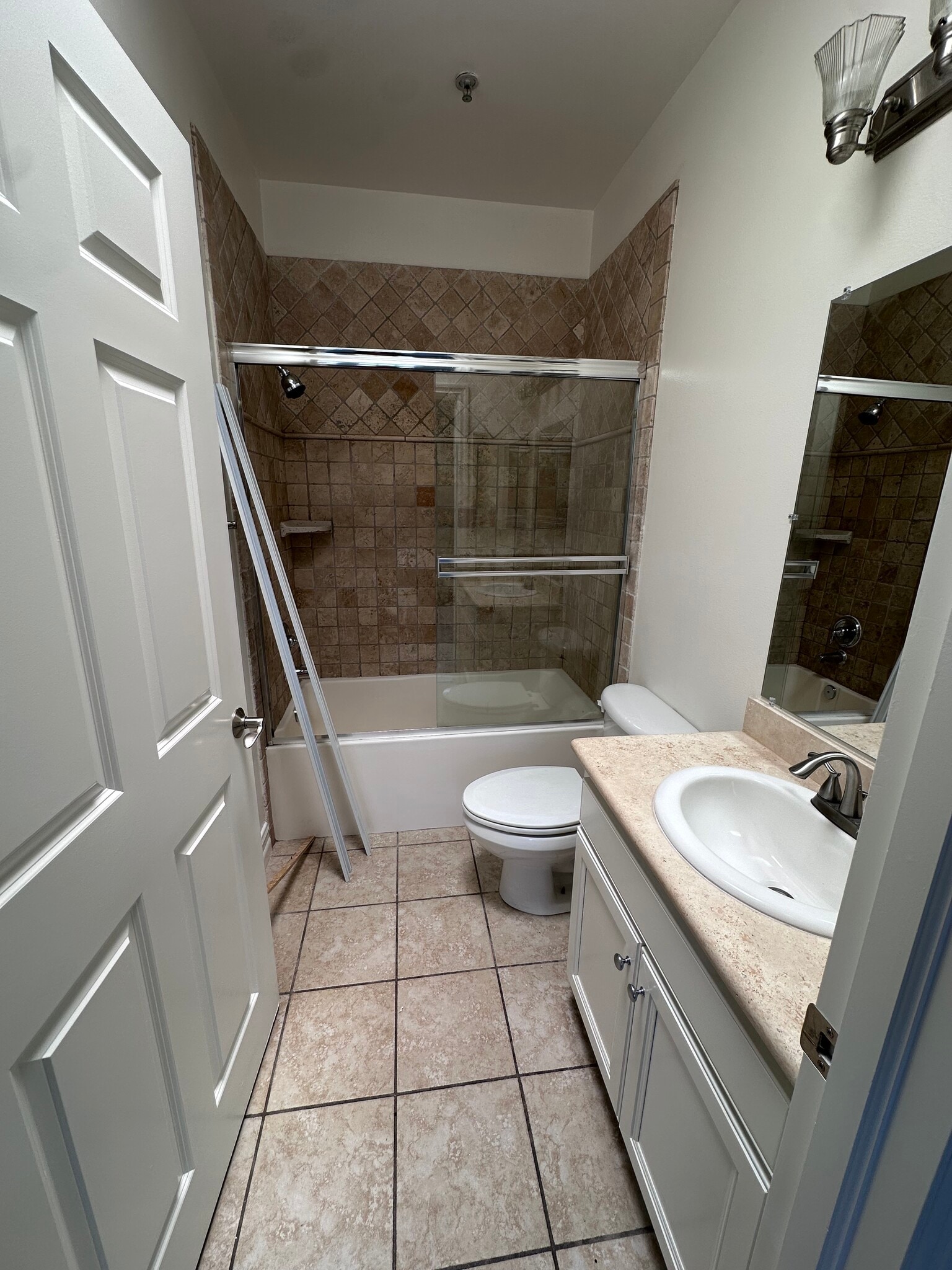 Second Bedroom En-Suite Bathroom - 4601 Coldwater Canyon Ave