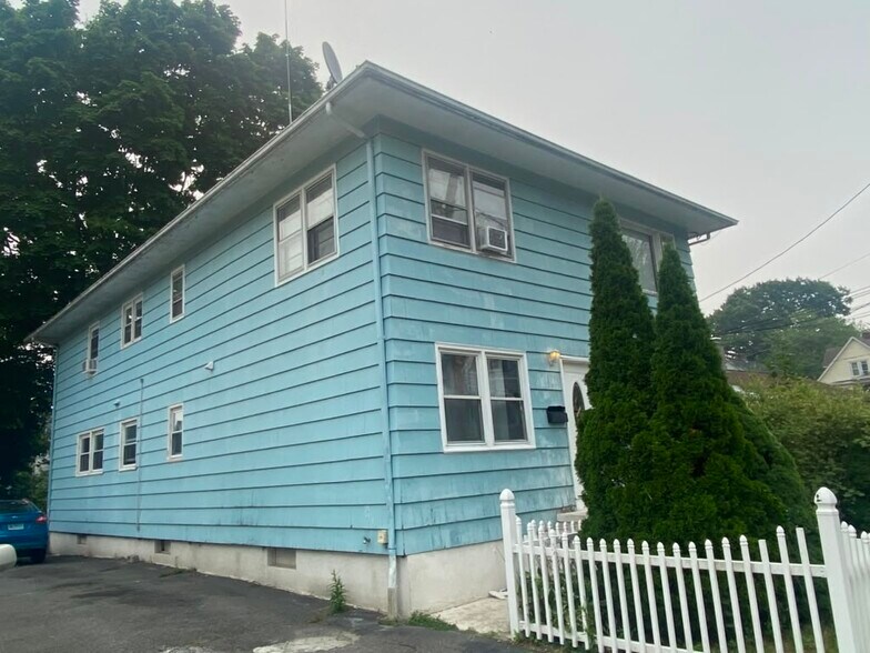 Building Photo - 65 Lee St