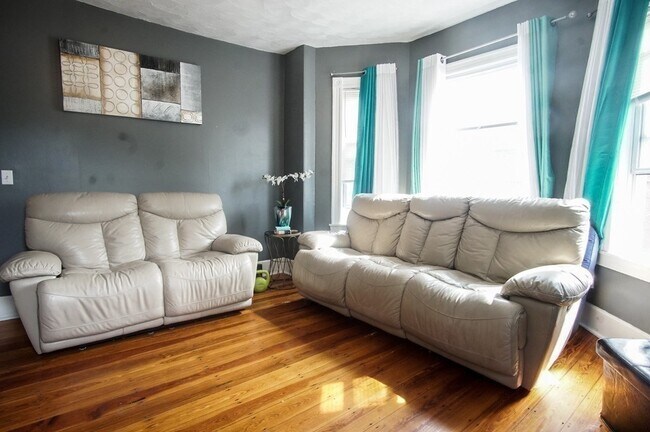 Building Photo - 4 Burton Ave