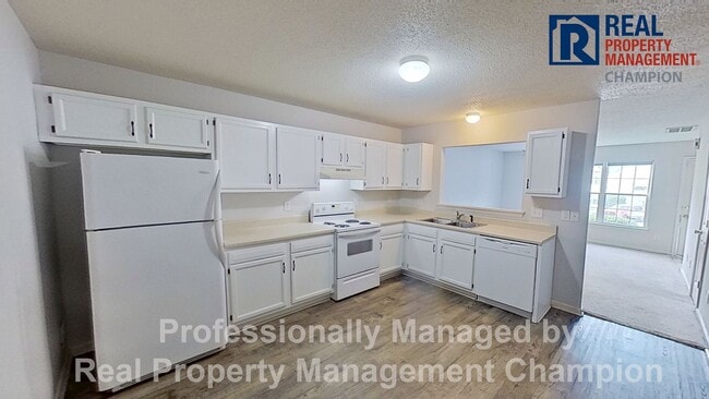 Building Photo - 2 BD/2.5 BA Townhome with Convenient Jacksonville Location