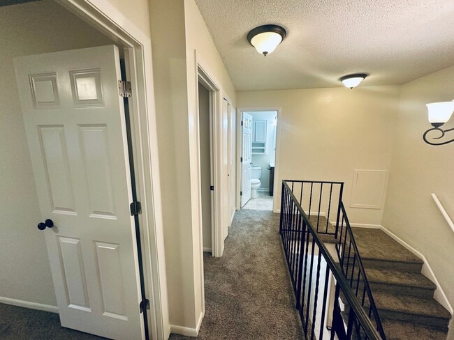 Building Photo - Beautiful 3-Bedroom Single Family Home wit...