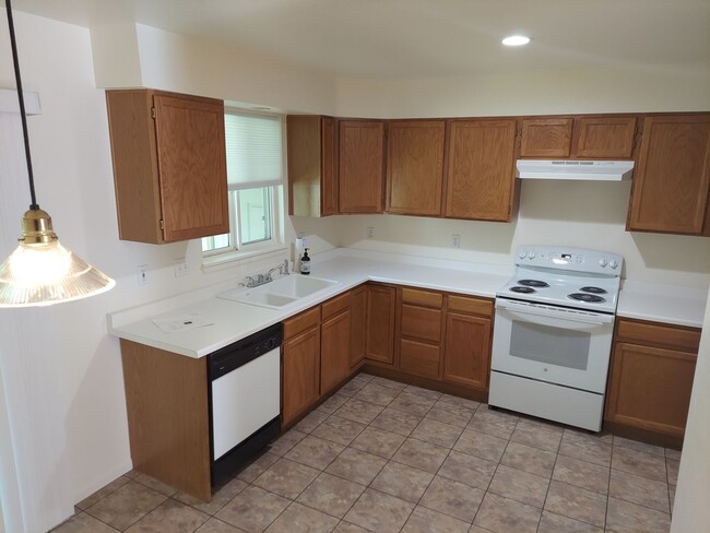 Building Photo - Beautiful Townhouse in Louisville!!