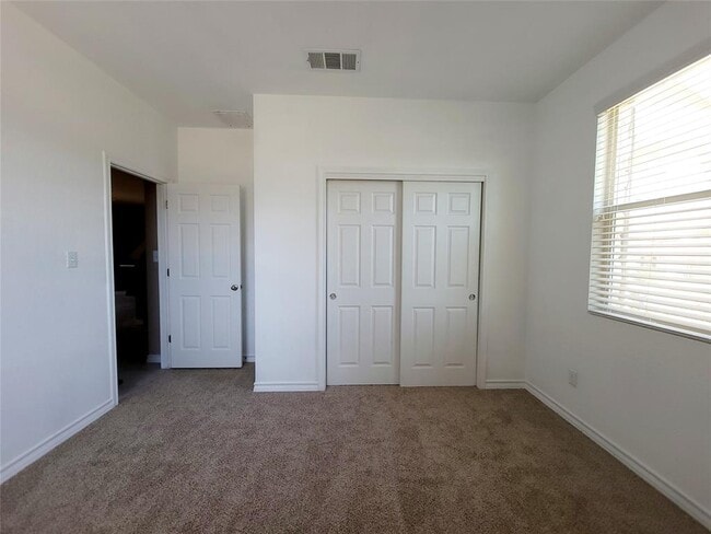 Building Photo - 213 Mary Max Cir