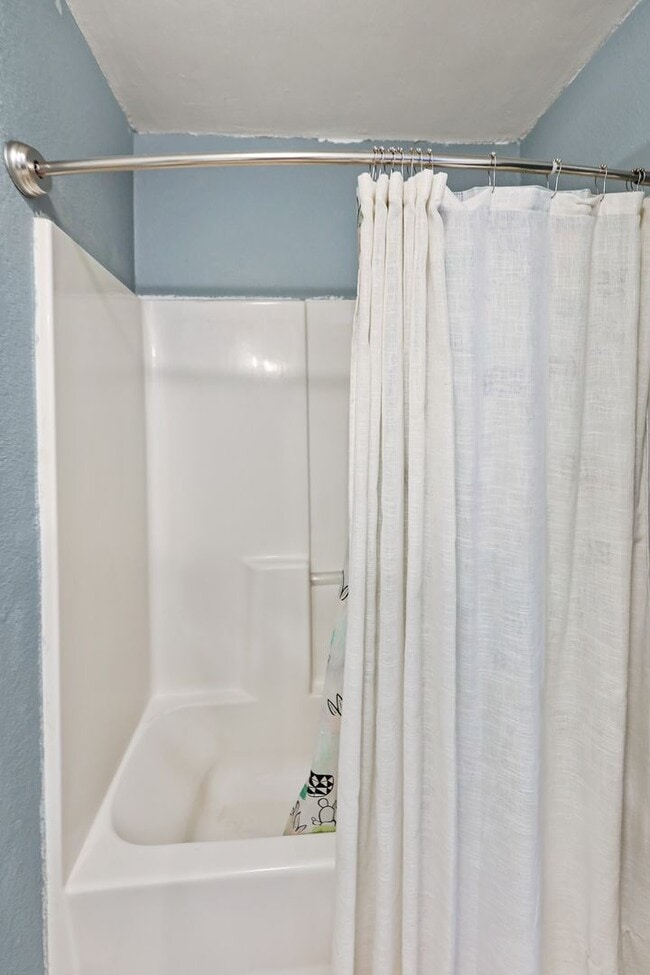 Building Photo - 3 bedroom 2 bath home with Acreage