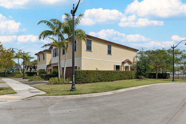 Building Photo - 4622 Belgian Ln