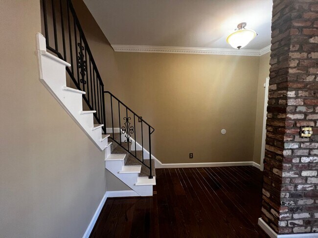 Building Photo - 204 Woodside Ave