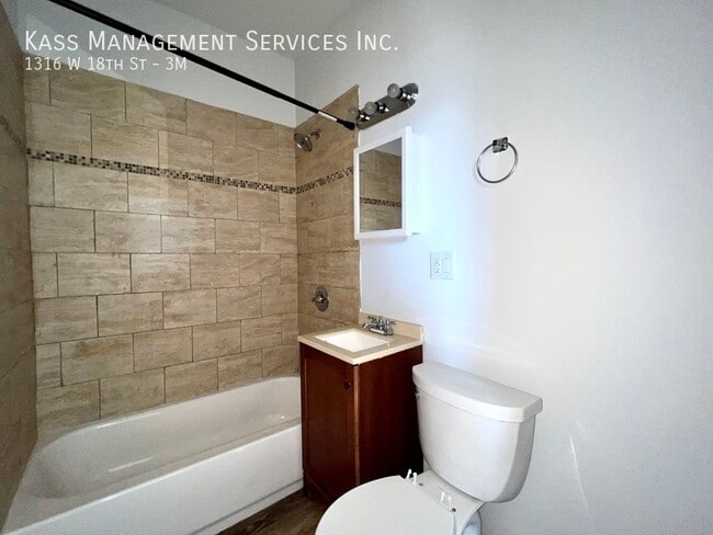 Building Photo - 1316 W 18th St