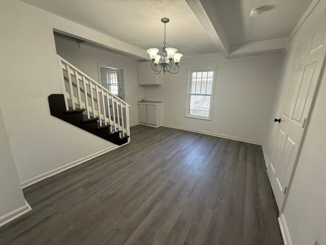 Building Photo - 853 S Nettleton Ave