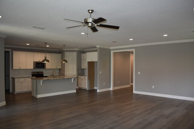Building Photo - Marina Village 3 Bedroom Available for Lease