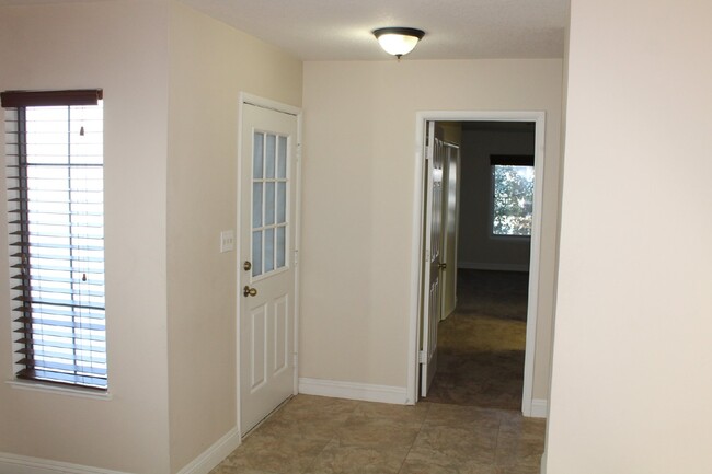 Building Photo - "Charming 2-Bed, 2-Bath Oasis in Las Vegas...