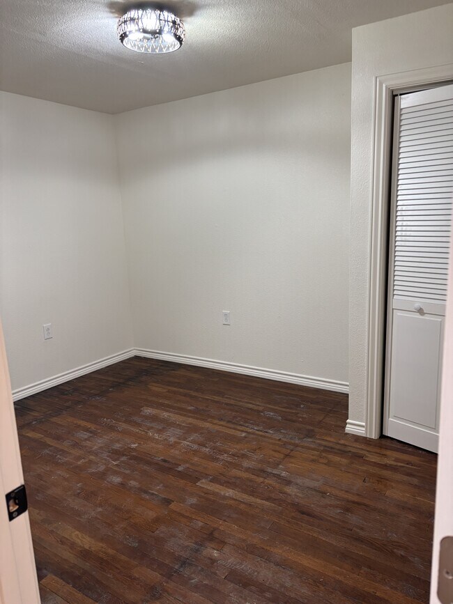 Building Photo - 703 N Blair St